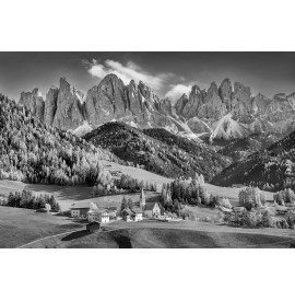 Dolomiten Alpenpanorama. Wandbild mit schwarz-weiss. - Panorama Villnöss bei Dolomiten